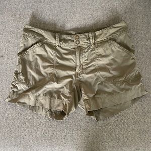 Arc’teryx Parapet Hiking Shorts in Khaki